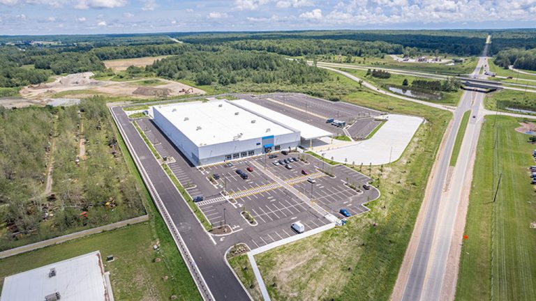 Walsh 鶹ýion worked with designer Ceso and Ambrose Property Group to deliver a new Amazon warehouse in Wisconsin.