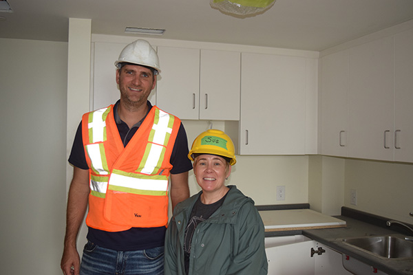 Sue Ramsay, general manager of the Hamilton-Halton ion Association, recently tour the Bay Cannon project in downtown Hamilton accompanied by Schilthuis Con-struction project manager Tim Schilthuis.