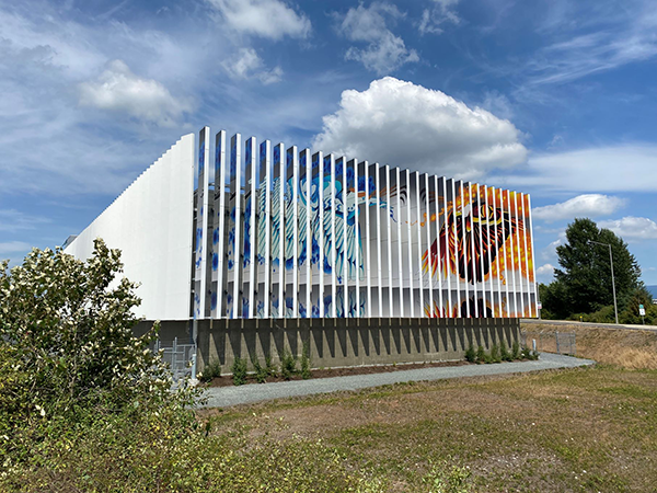 The facility features public art by a First Nations artist on the fins on the south wall of the tank.