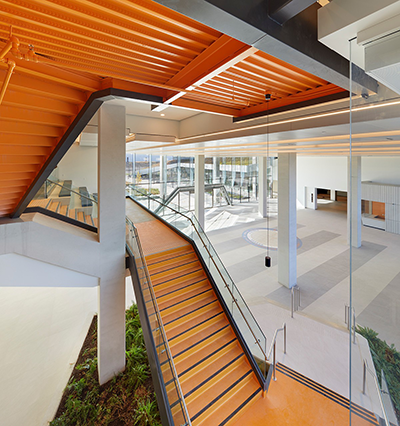 The project has large, but shallow, contiguous office floor plates that are designed to be transparent and prioritize daylight.
