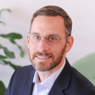 Michael Guckes, 花椒直播 Chief Economist