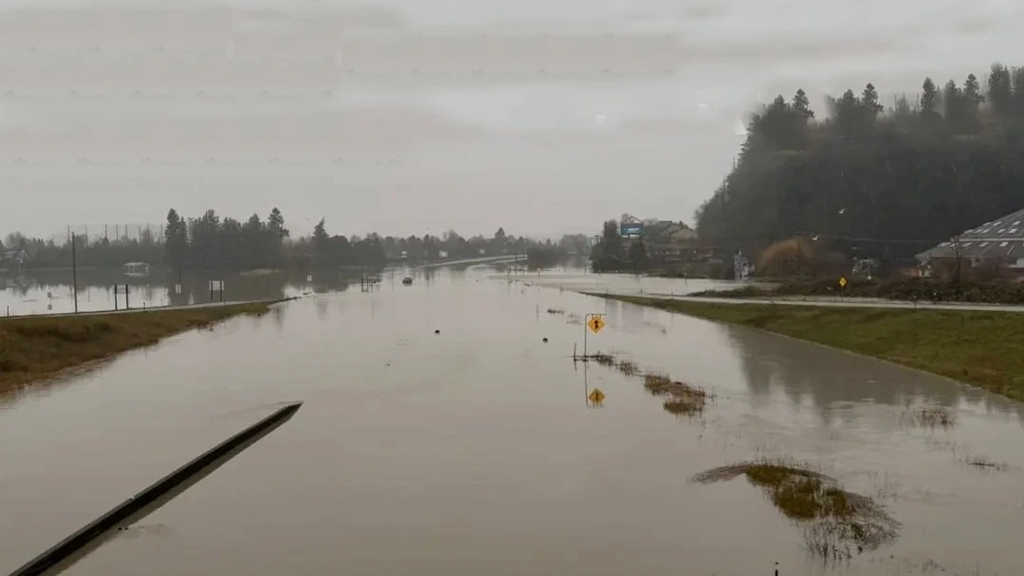 Heavy rainfall warnings issued in parts of B.C. as flood cleanup continues