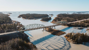Project profile: Work progressing on N.W.T.’s Dehk’è Frank Channel bridge project