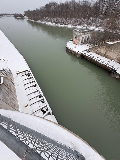 Lock 1 Anchor Floor for Stop Log Slots - Mike Graham, P(web)