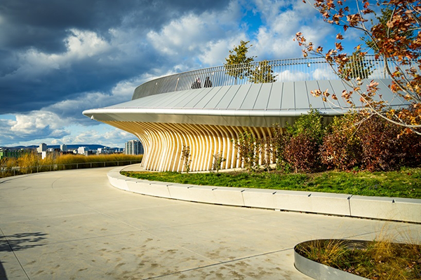 Kìwekì Point reimagines a once-overlooked promontory in Canada’s Capital as a resilient, inclusive and ecologically vibrant public space that renews vital relationships between people, place, and the Kichi Zibi (Ottawa River).