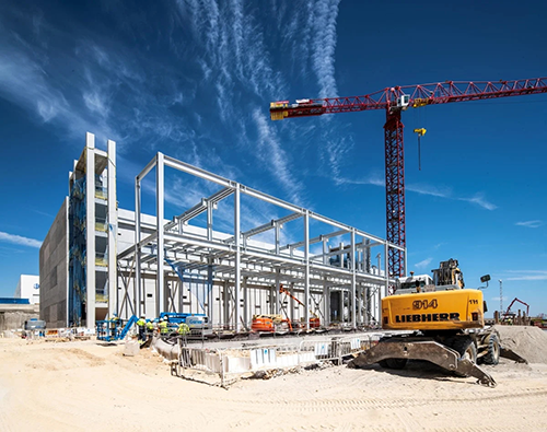 The latest hyperscale data centres are being built by specialists who can deliver a completed facility quickly.